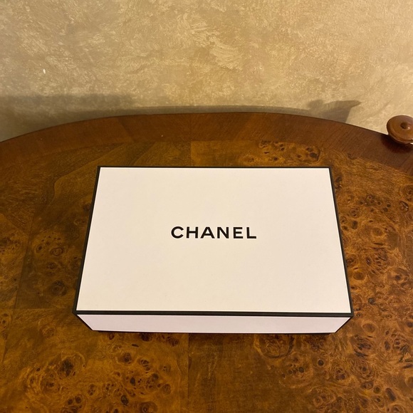 Authentic CHANEL Paper Gift box🔥🔥 - Picture 4 of 5